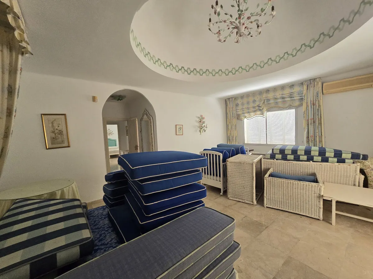 53df6e4f-e1b0-40ec-8185-8a5b18fcfbd2