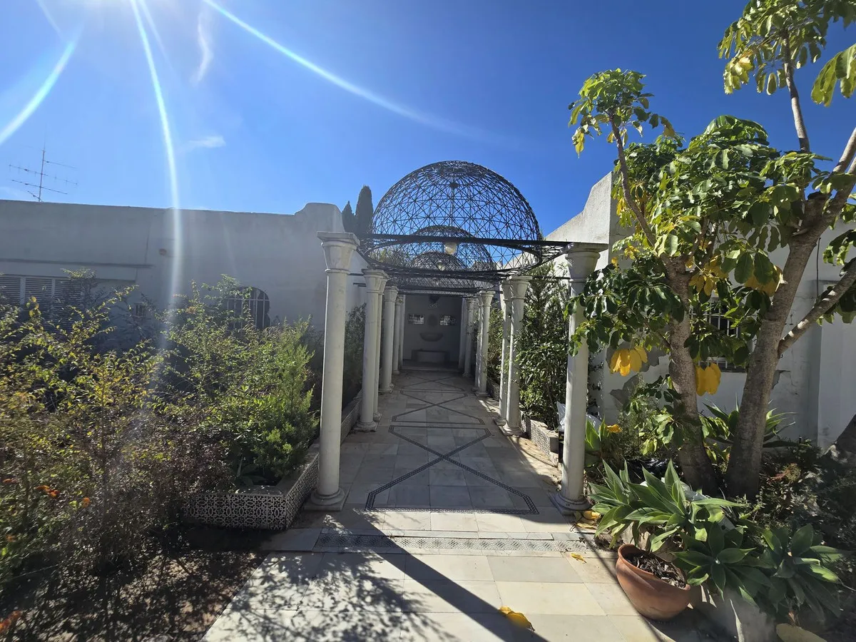 aae5e0b4-e5a1-42fb-9902-fc1a87d2e3b2