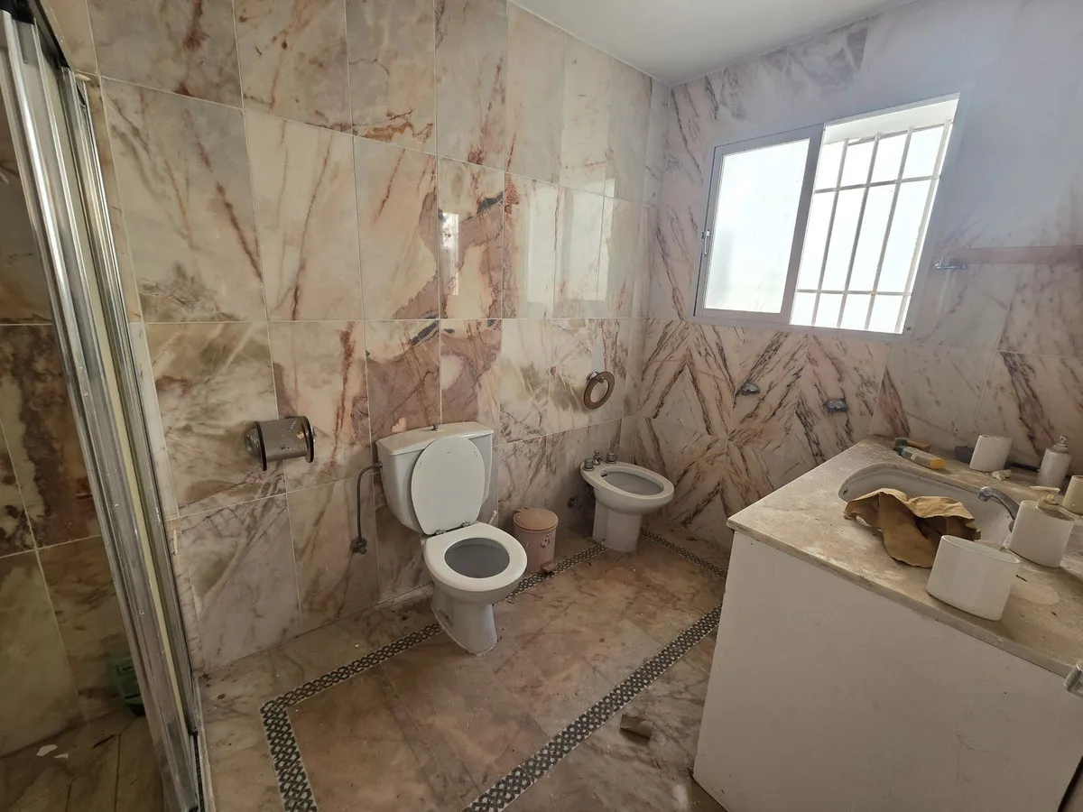 b0b7da8e-f894-47f5-8d54-90b816380ab3