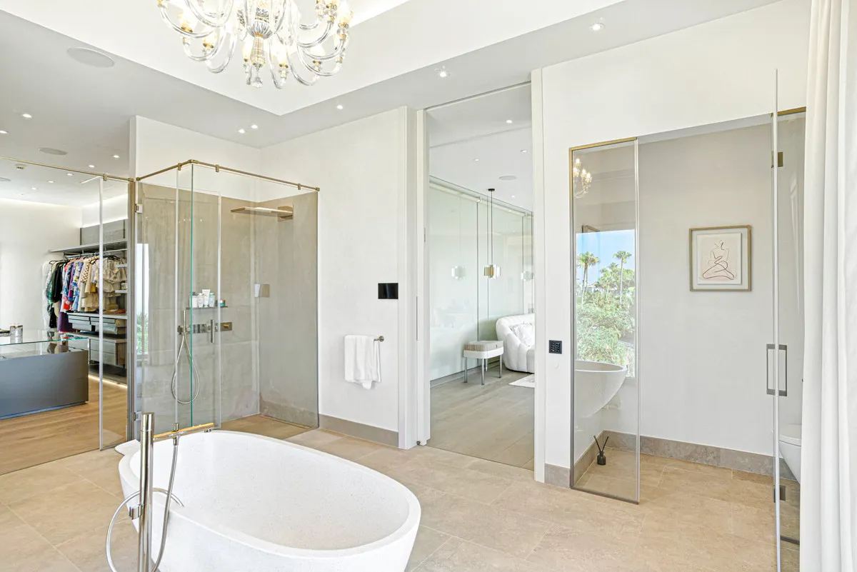 f3ceb041-5f1d-4a83-9e23-f38200b64522