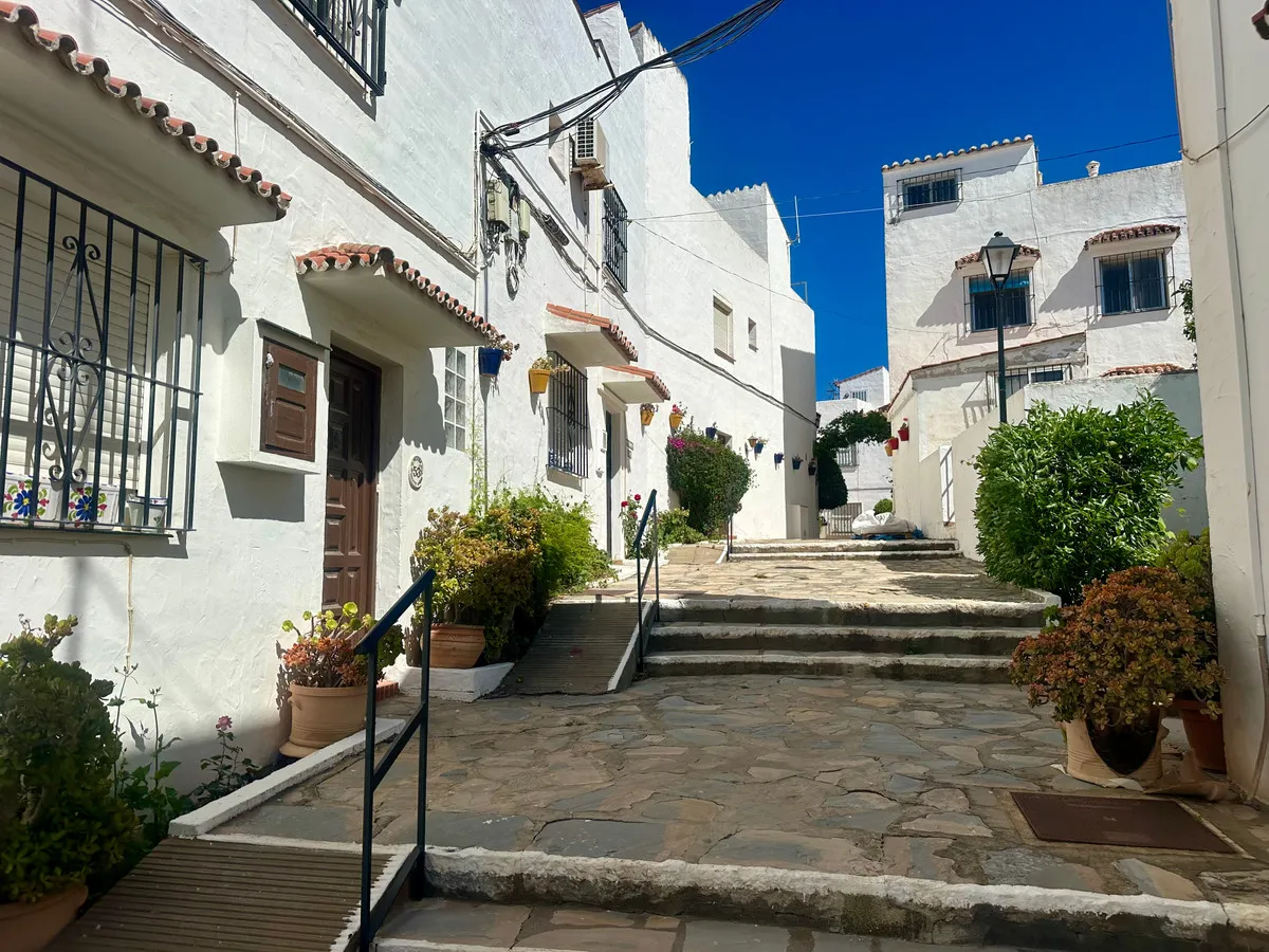 399c6b37-7182-4a4d-bb4b-57b5a7db438c