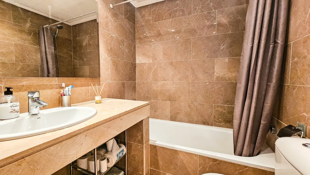 f233b428-0b23-4e0e-8b87-9ace6b602970