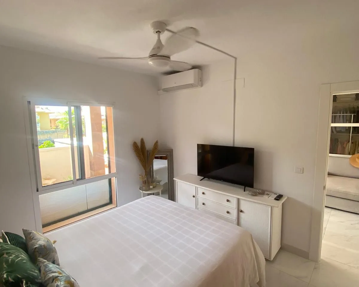 d56e28b7-5002-4988-8039-0710ec02d7e3