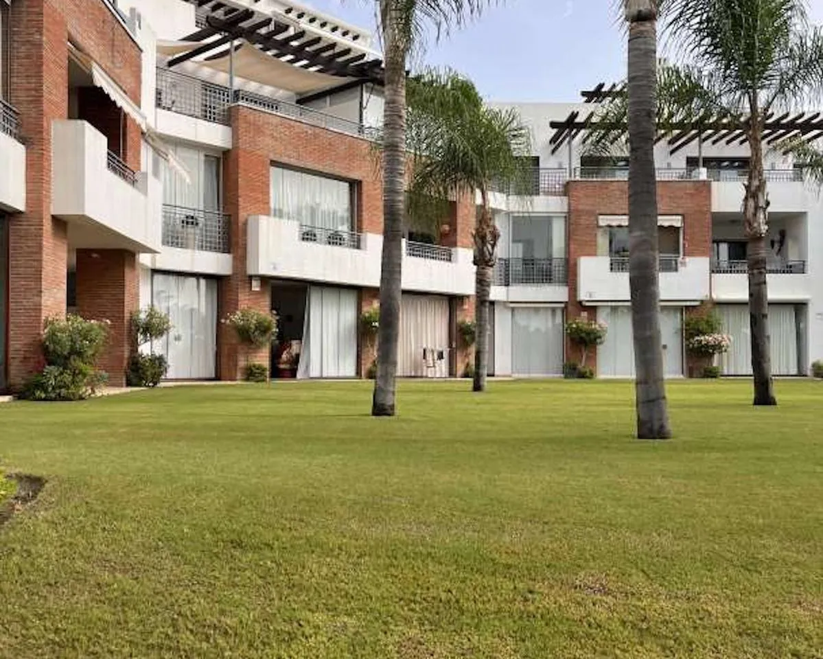 Bright 2-Bedroom Apartment in Estepona’s Palm Garden