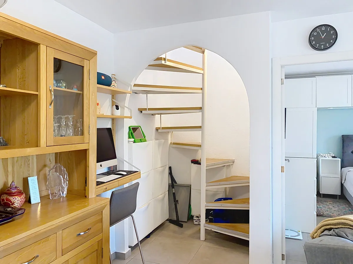 4dee2844-993a-48a3-bf96-160a5f0da681