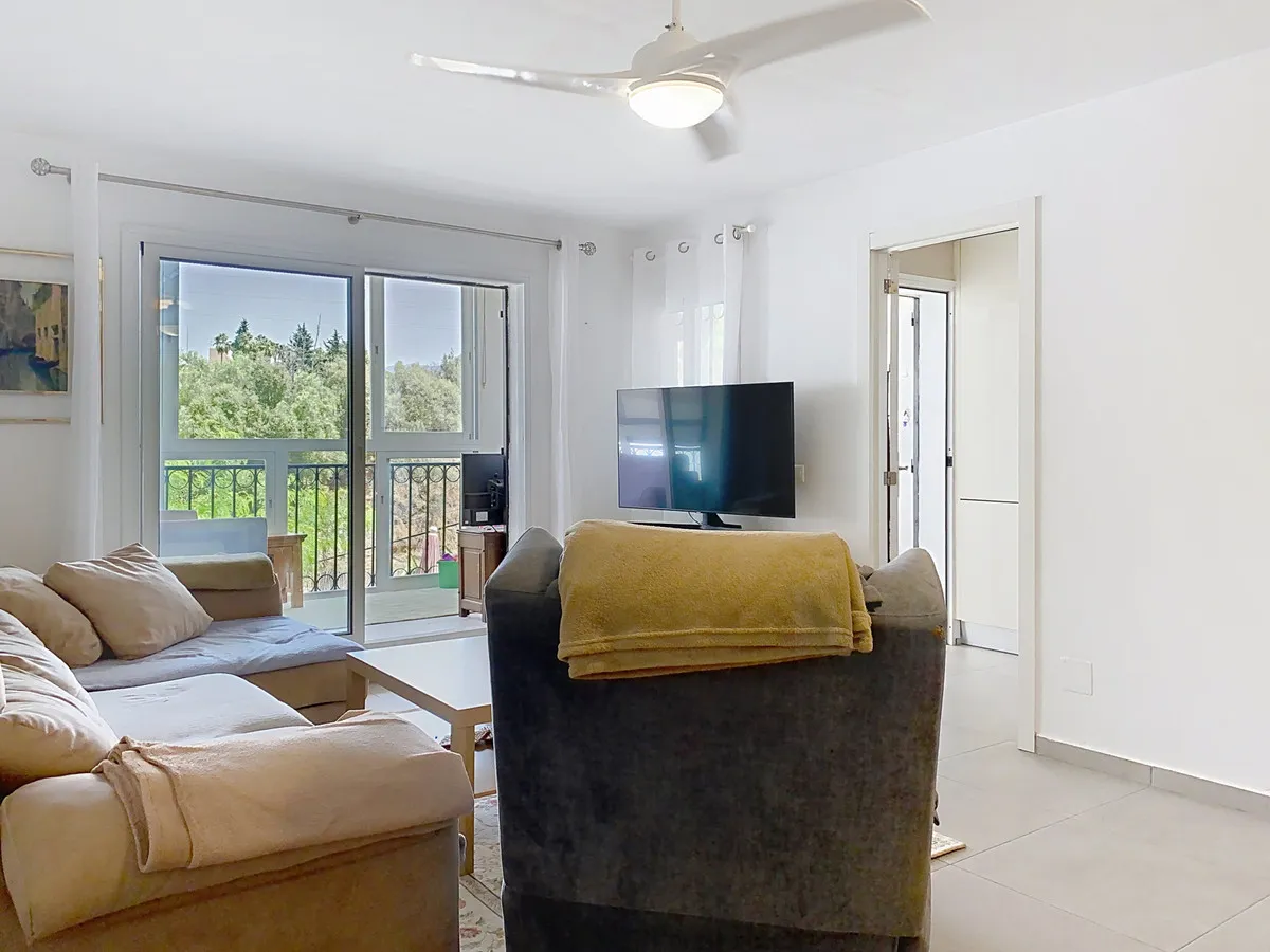 e9ccb66d-aca3-40d3-a597-955bcd068947