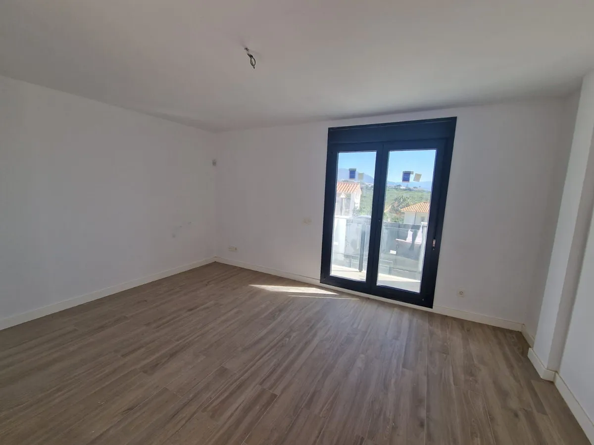 b7d454b0-2d47-4074-86fb-4cb59f22847b