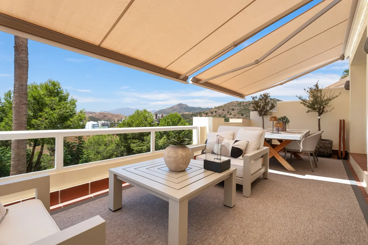 352ca7ef-dbe0-4f25-a0c5-b132b15cb697