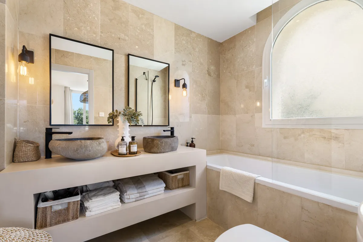 9779ce23-7519-45af-9118-e5364a8249f4