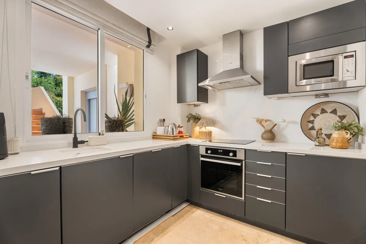 ce536e6b-8d63-4f47-a16e-aa158af7cbc8