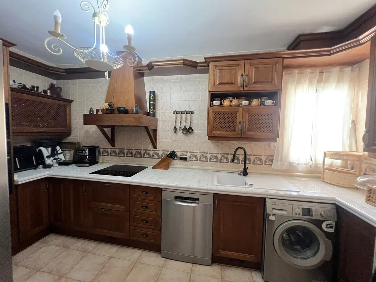 27a6d9fc-ee65-40ee-b8a1-40c78c429b15