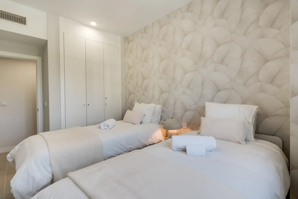 c72a3d00-f938-4bb2-a674-d5a91494e8cc