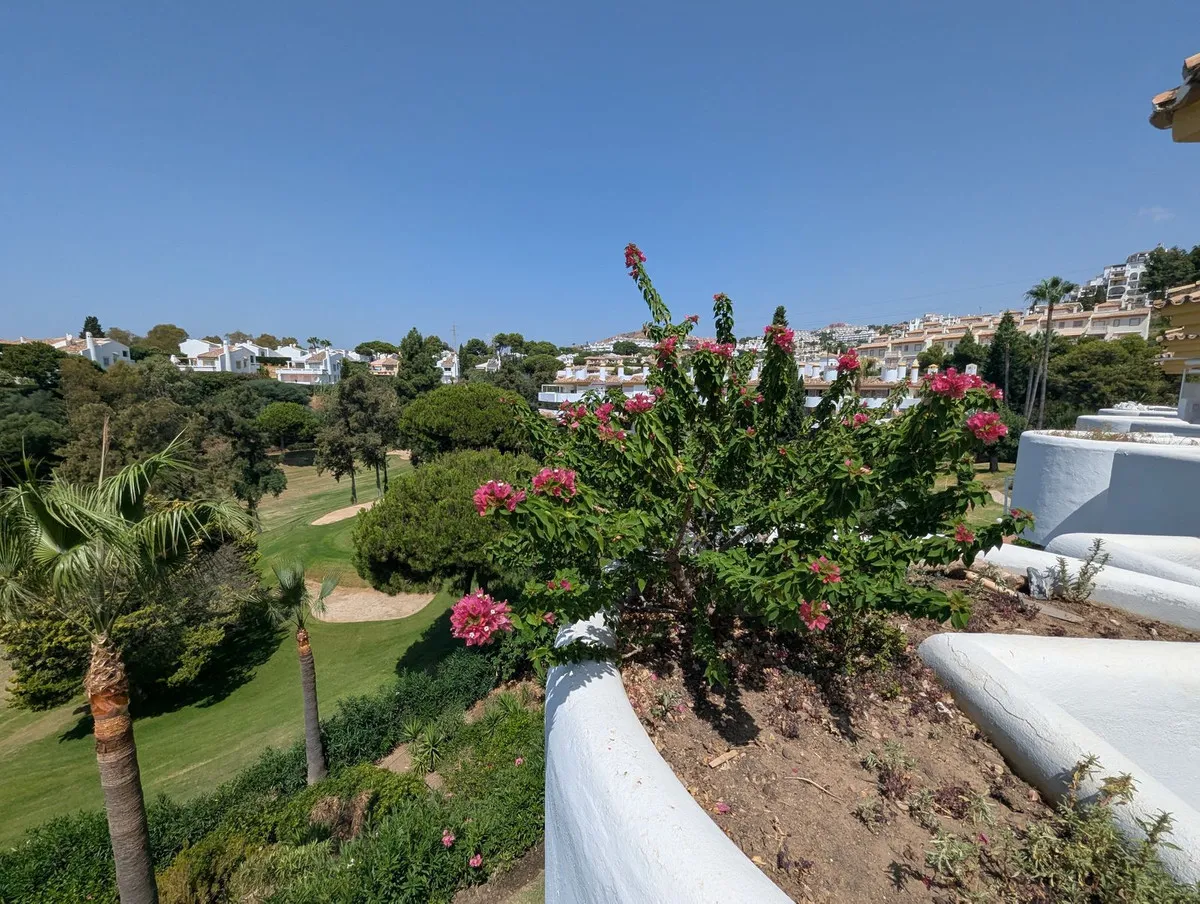 f9d93ca3-d33e-41a9-82b0-f3c2b2082b7e