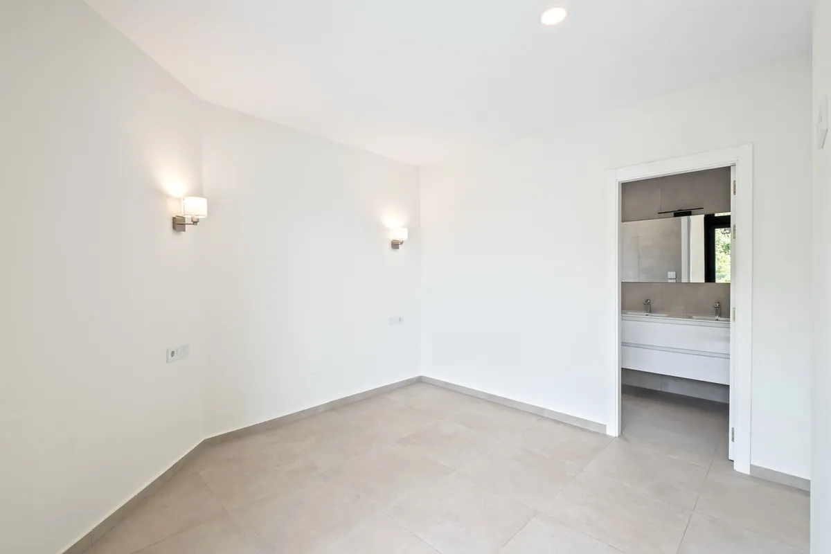 40d1d7f6-38de-4945-b2d3-8a704a38040f