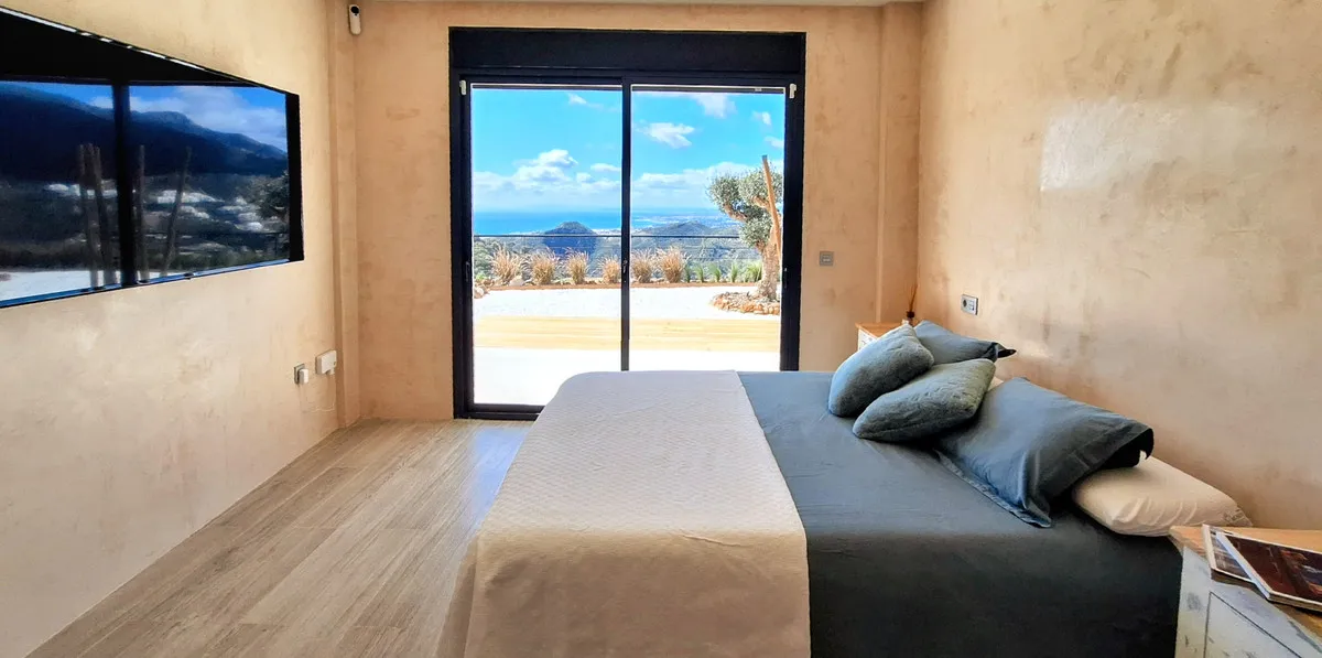 c7ab5b32-d894-495b-8c73-3f0ba8c03161