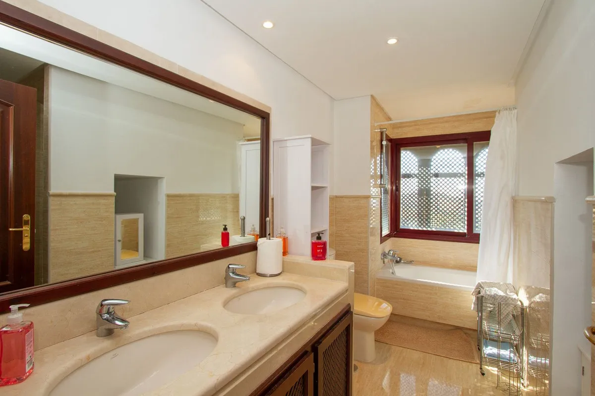 ab3e5a94-d1c4-42db-8ebf-ecb69a713113