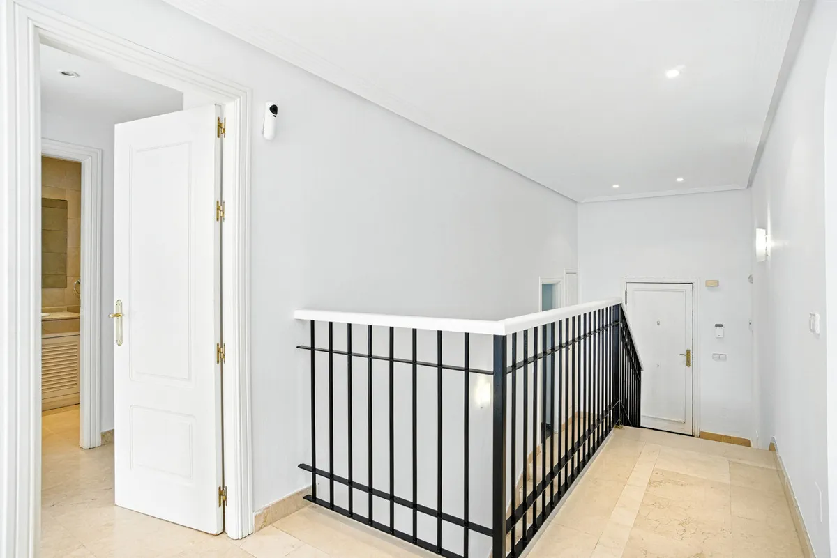 733b54ba-d5af-4a51-a14c-323723581125