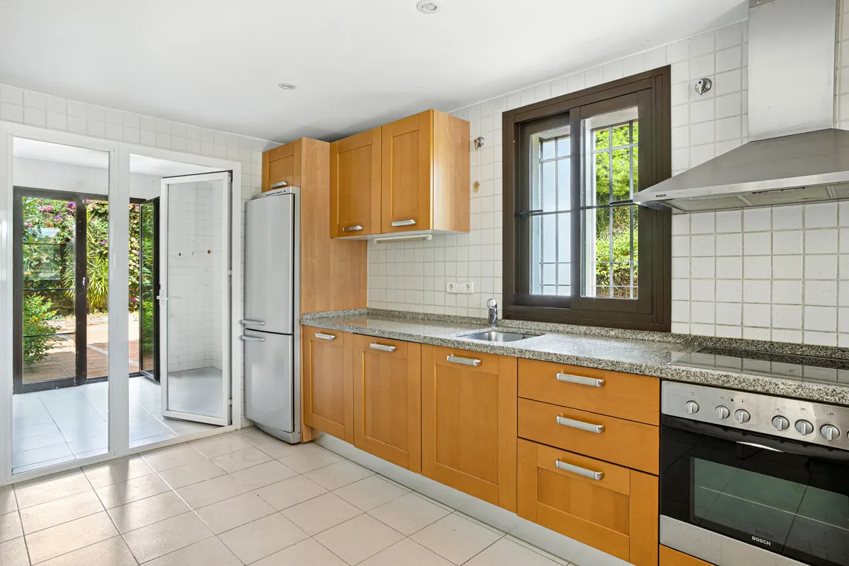 c4f0f885-d1db-443b-8830-9b67fd315991