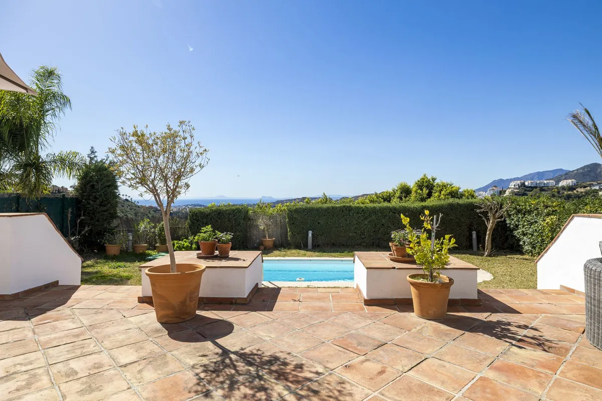 fbd1f780-f8dc-402f-ba24-74df24894b9e