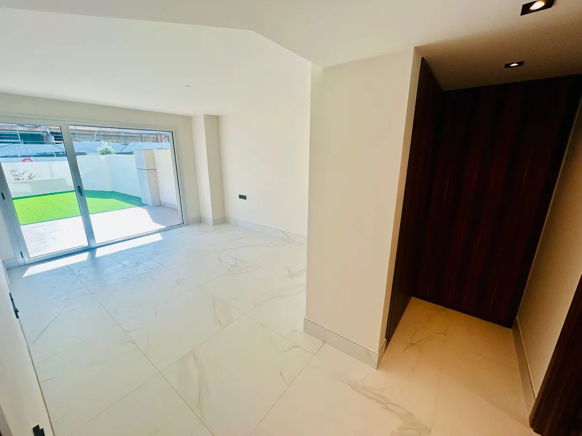 d836d8a9-2cdd-4cd4-acb2-244493be09b2