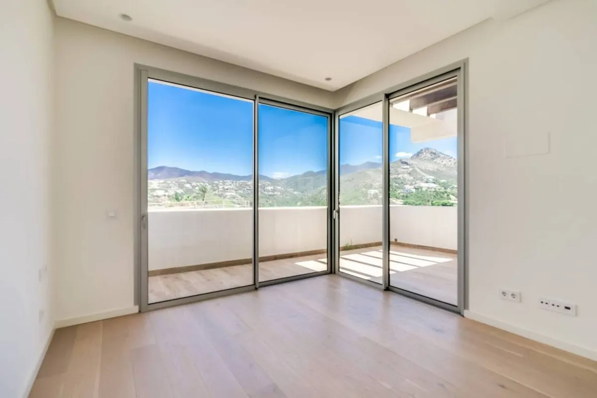 e0e8a8b0-3d79-4492-a2f2-9ddb6ce3fde0