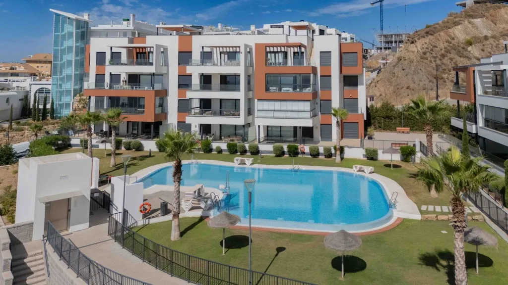 79305b86-60e6-418d-9330-47e44644c7dd