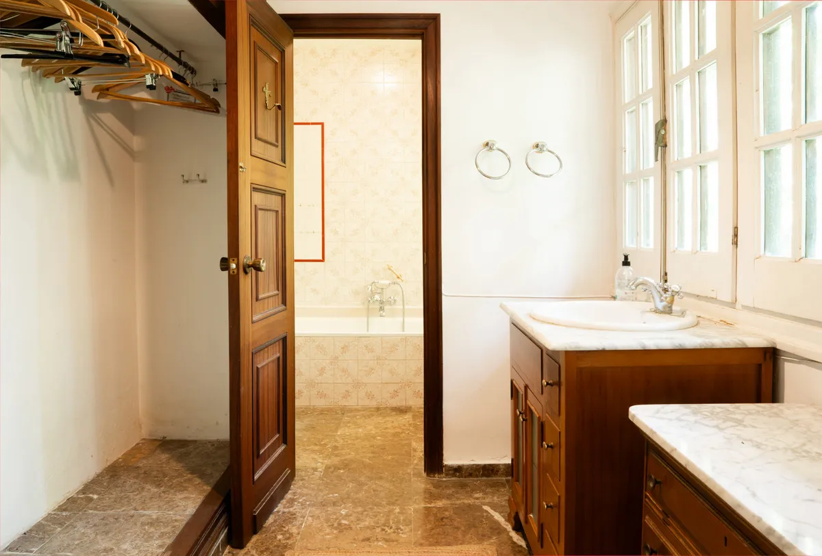 e5468131-87c5-400f-9d27-f4d959703646