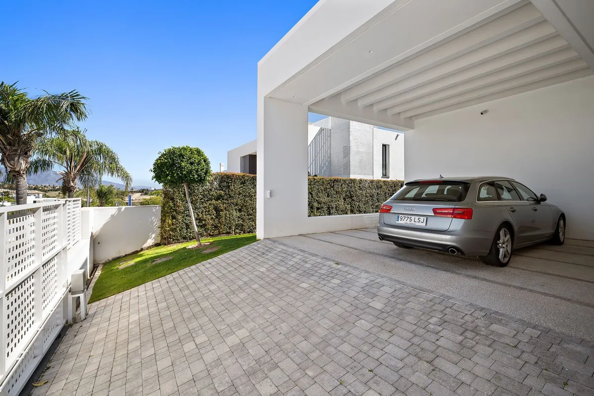 896c1aee-32f8-4a1c-9f45-6b3b0361ae18