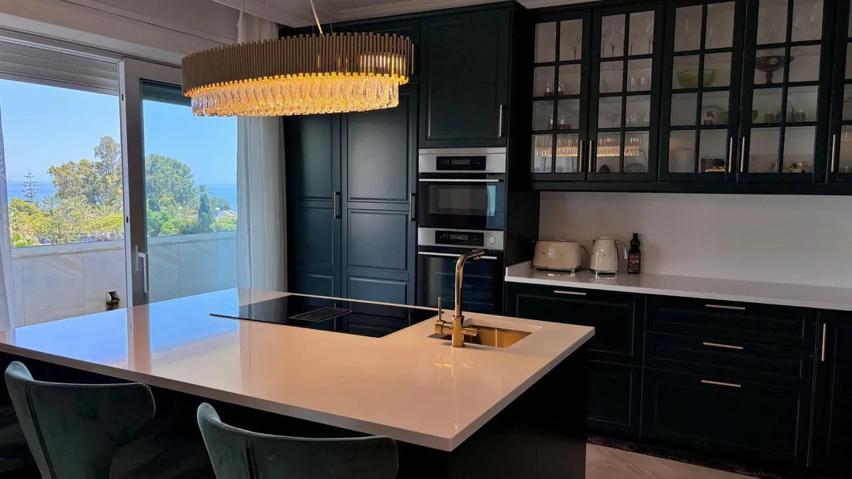 aea6693c-a249-424e-a2e3-2234b677796f