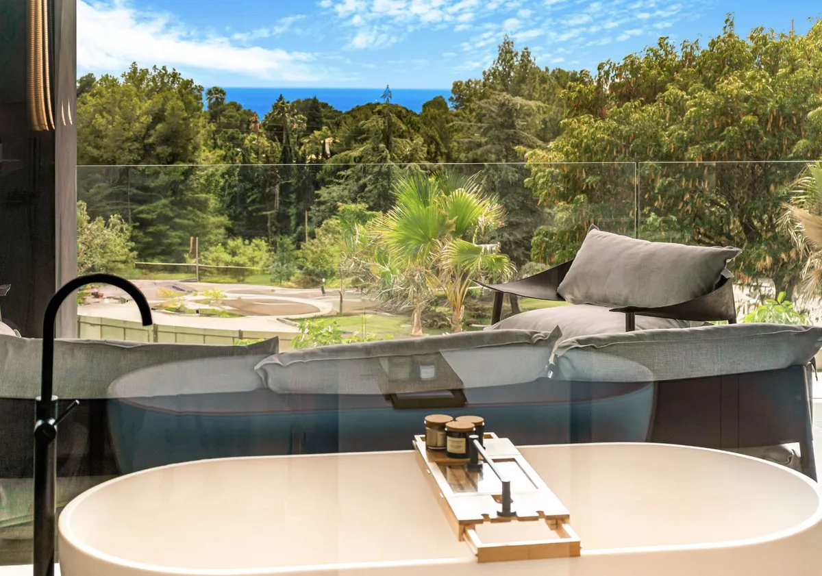 fa71b752-eeef-43c8-852b-3d63164f9c35