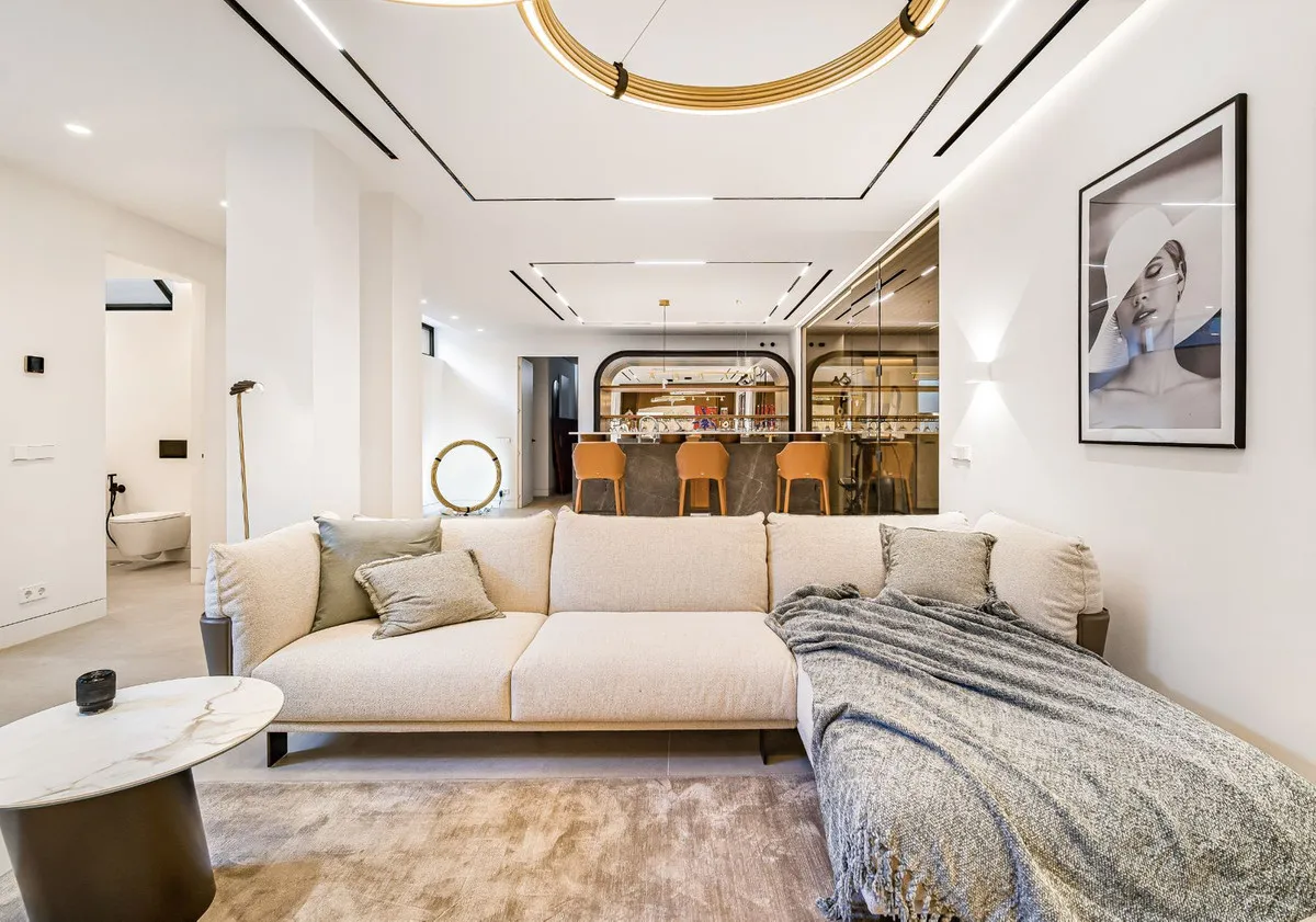 ffcb9012-6957-4179-a13c-40e12d559abd