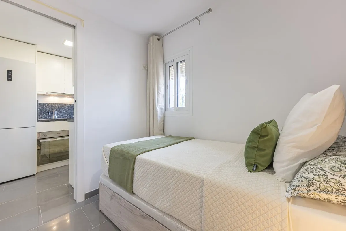 a780eeea-ddc3-4c9d-a9f1-6bb49e132c1d