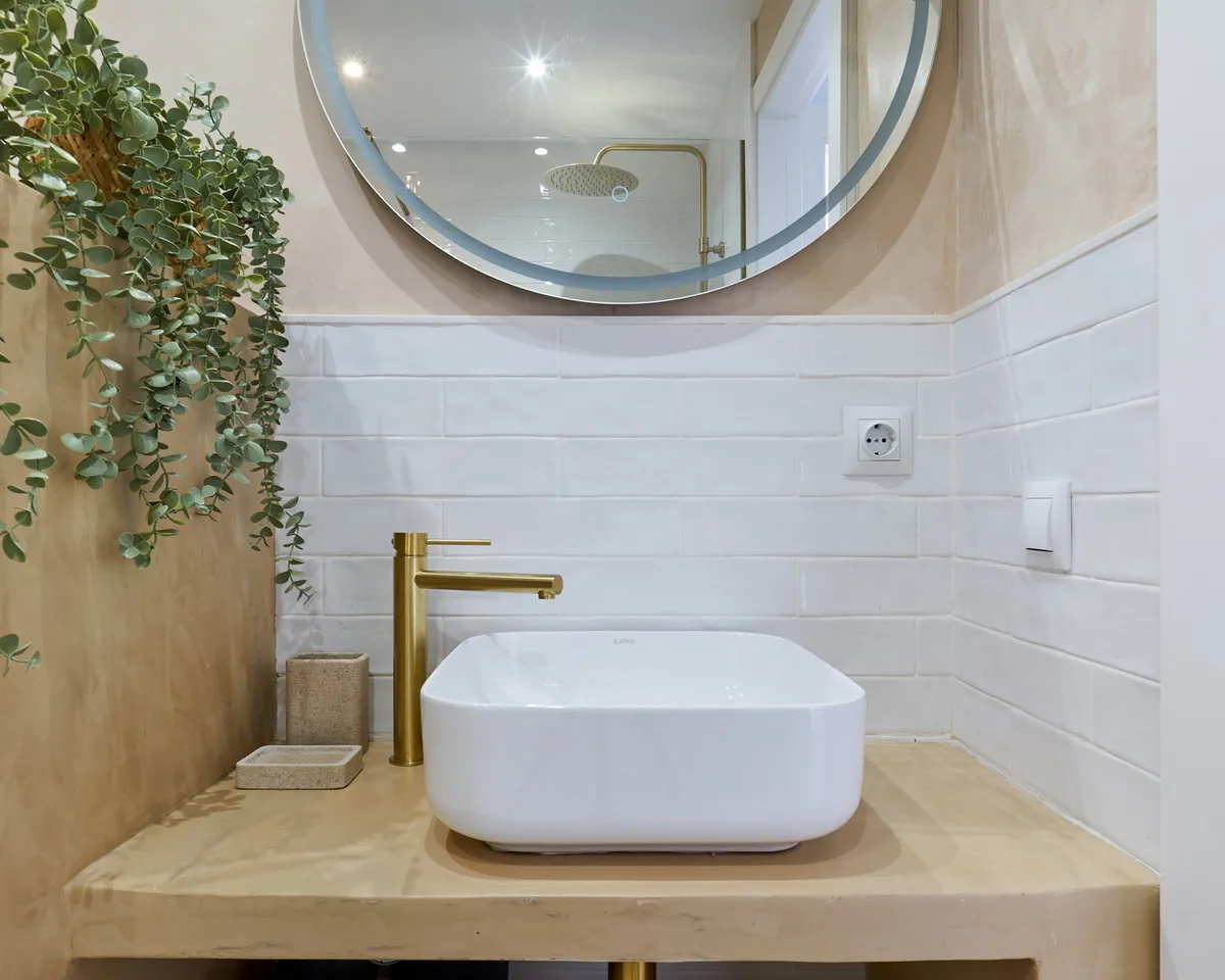 b6bf46fb-c33b-49b0-a763-b0a94b865775