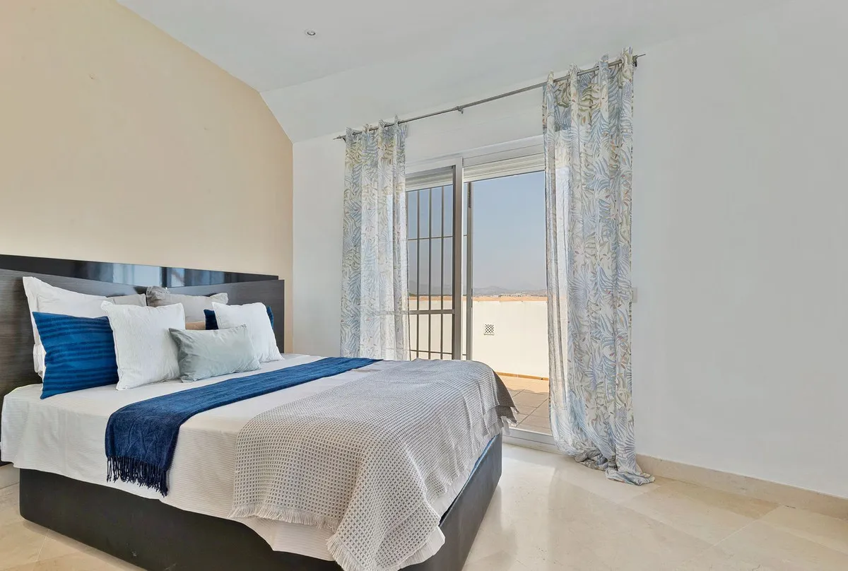 7027a2d1-c0d1-4e37-a26b-f79474722a80