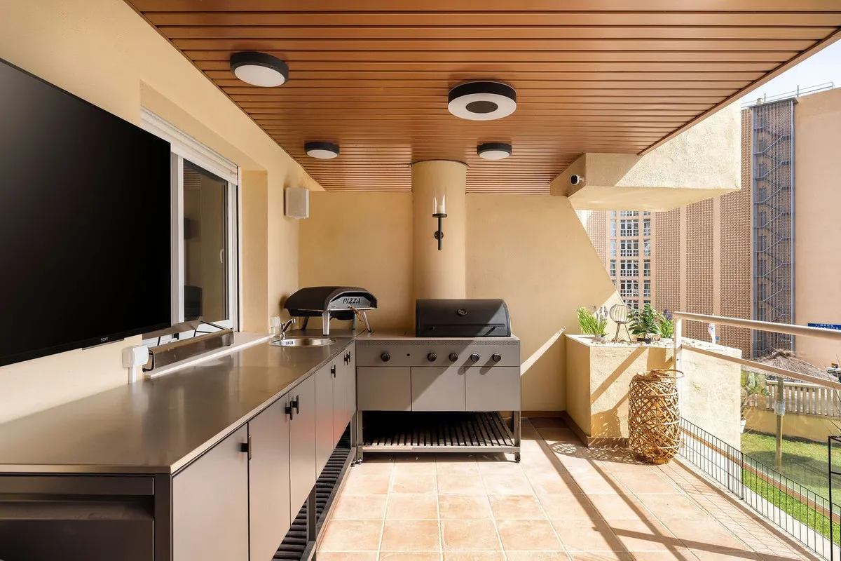 6fe17cc9-d76f-45a8-a528-50910e2e0570