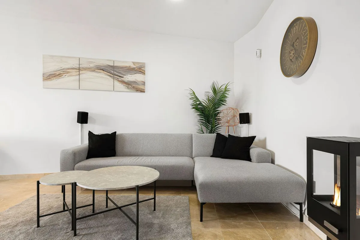 f1fb91e2-3773-4181-b1b7-8efaaeb1cd9d