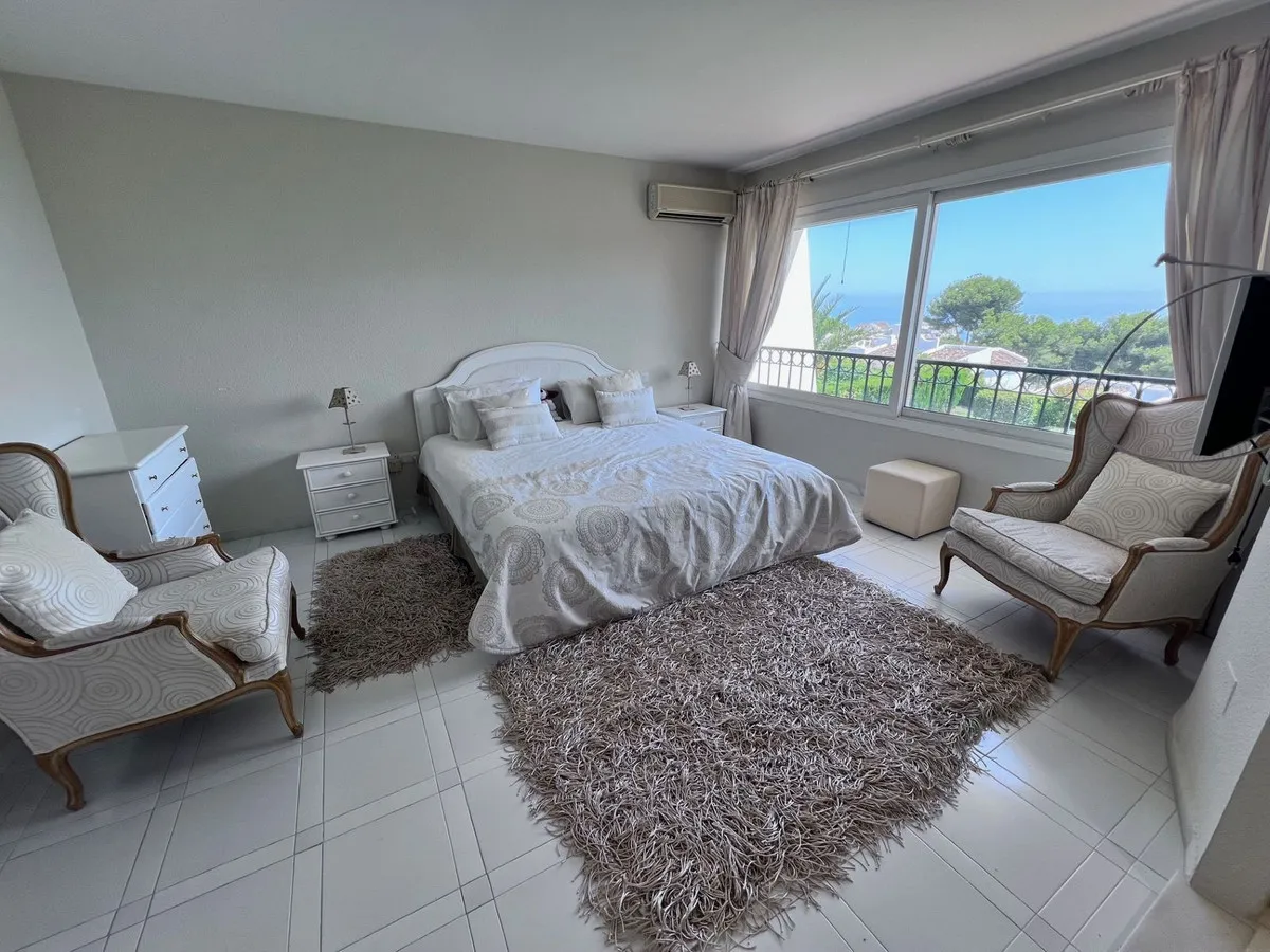 fe0ffe8e-1004-4d08-bb98-10b3cc13830e