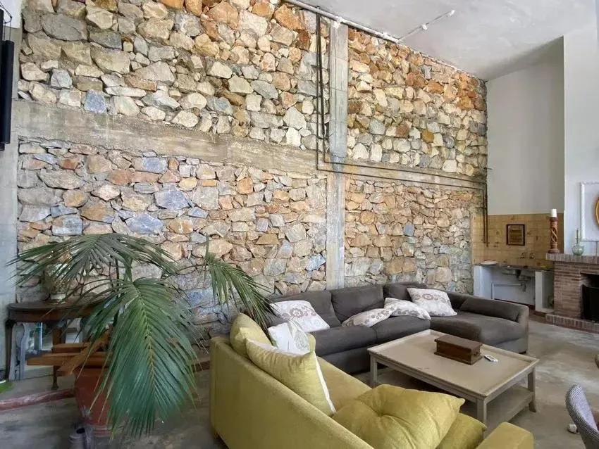 bdc4085b-91c1-4458-8e64-1c23fb738c3d