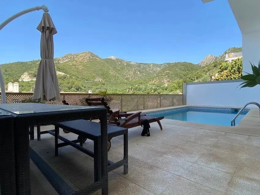 dfe8d565-9f40-4862-a94c-fb9b4c92bb5f