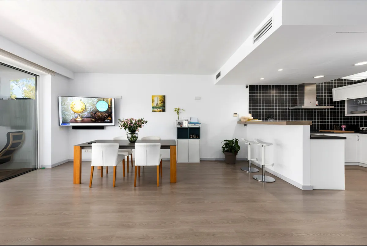 5f8ffe35-d7f3-417a-83d5-1801f6f23c87