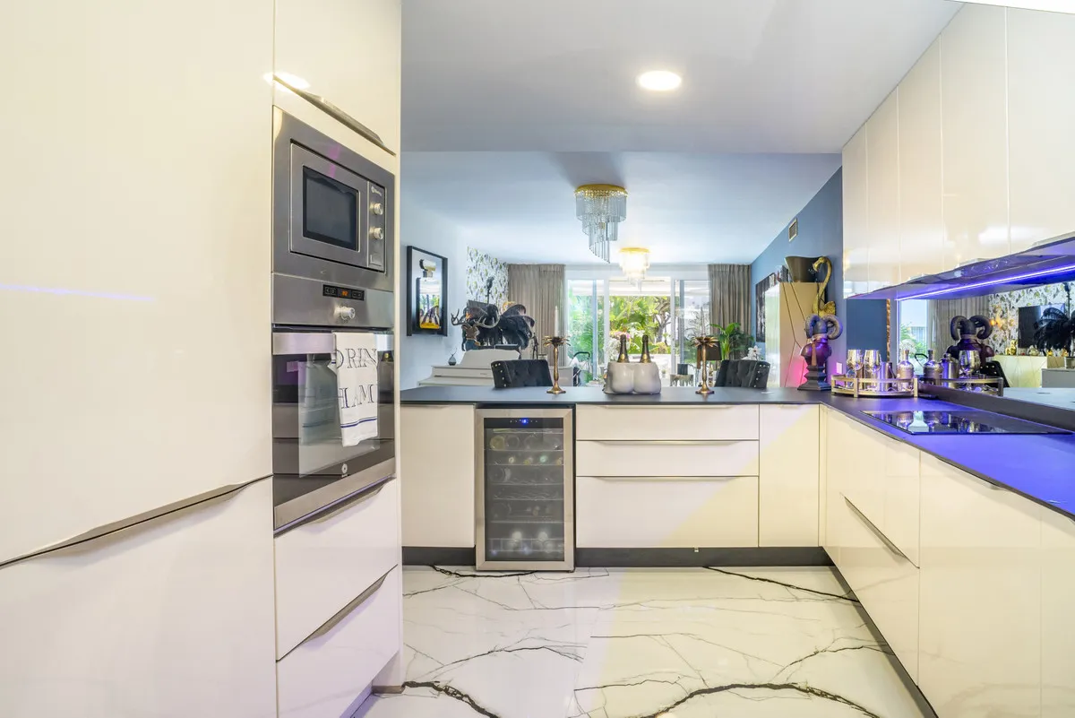 757c37cb-6a0b-474e-acc2-25ea6a131088