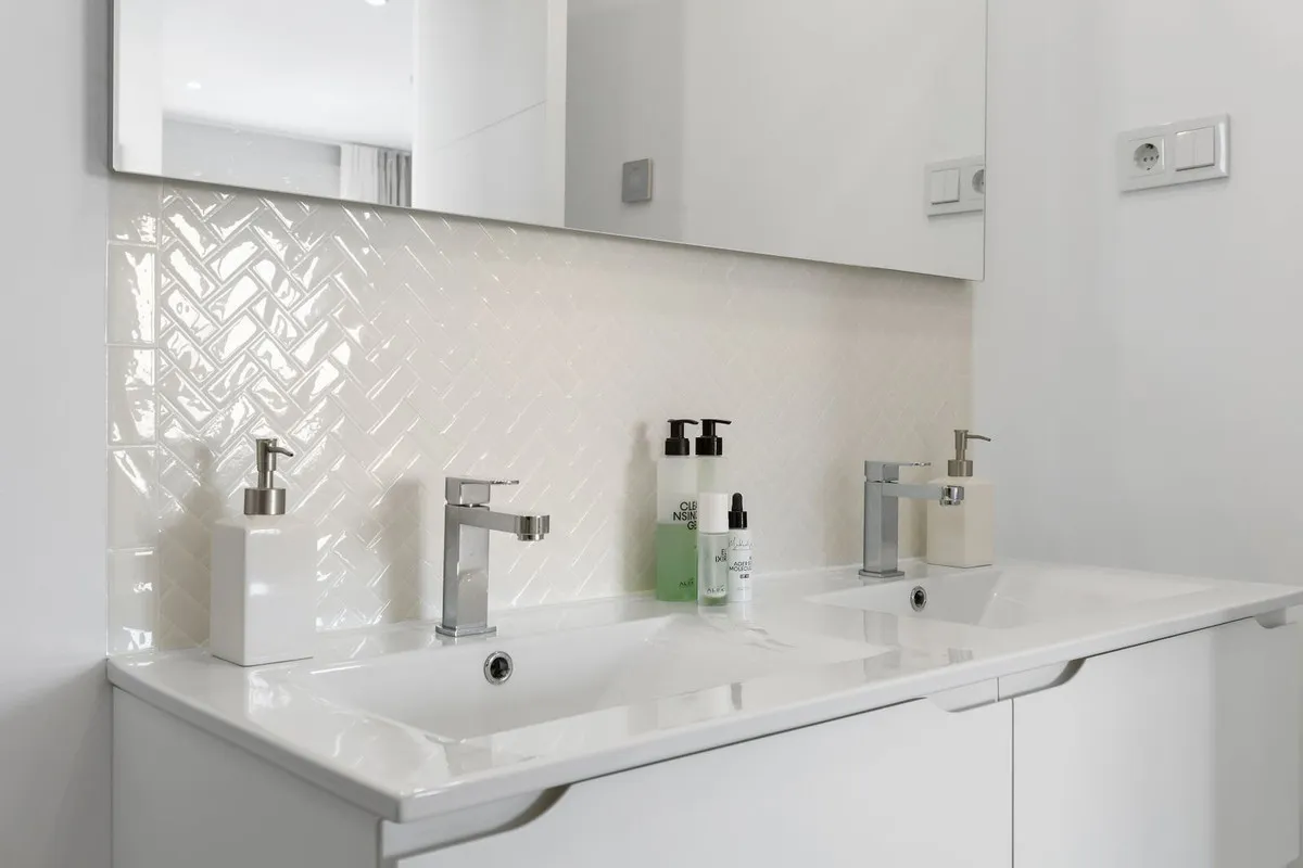 f6e241ef-b454-47a0-8419-8e98933f9220