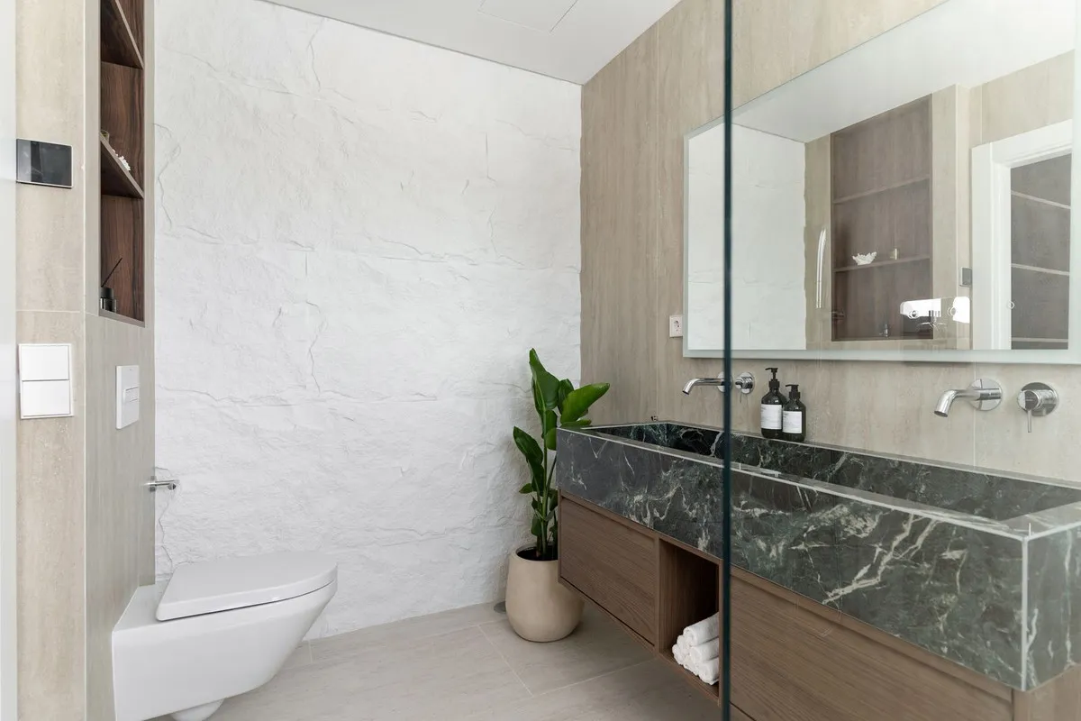 f1112288-8a6c-4021-a308-1af85a3d1142