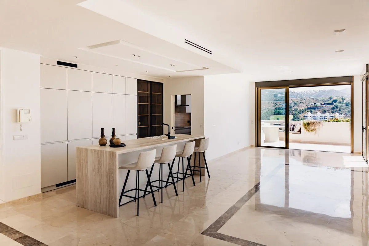 16bda10c-9fc3-4120-9b86-7d3b9721e85b