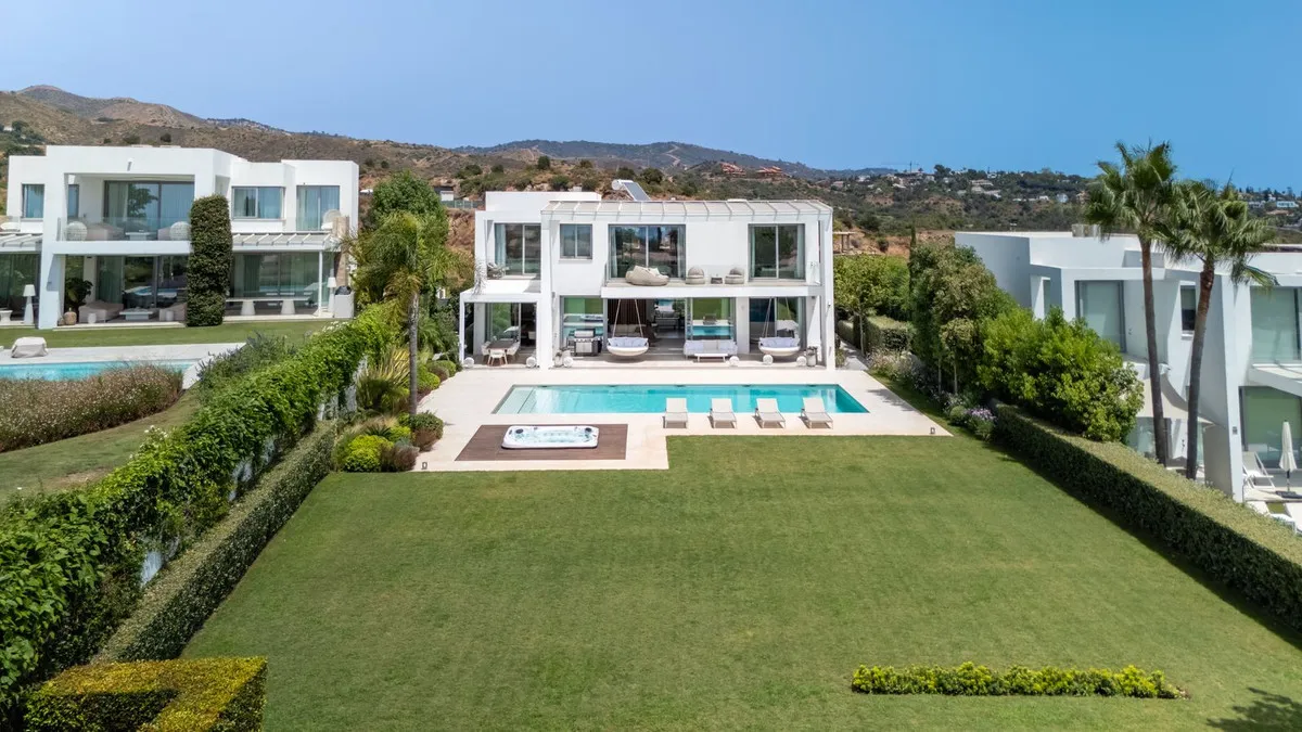 61556d2e-5e2a-45cf-ae42-080835f5d191