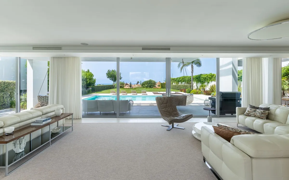 9f5989ef-6241-49be-b9c8-1bd836508c3e