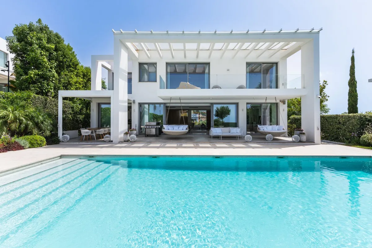 b493b580-1350-493f-bc17-6da169a16c23