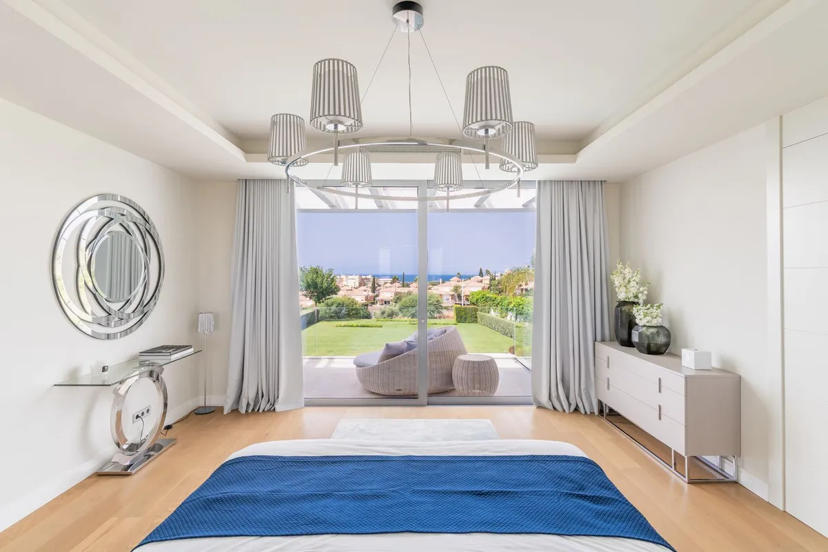 cccd58ac-9d56-401e-9383-5d3dc941a4e8