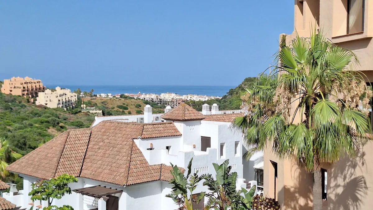 e28ec254-c843-4c4c-a8f8-aab2ebff6a35