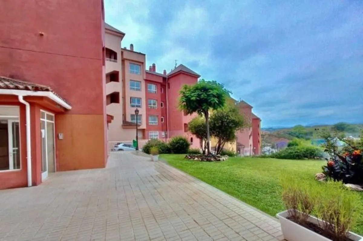 a64cc6cb-a70f-4df9-ba72-1becf77897d6